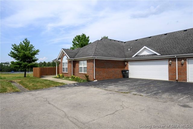 1933 Harmony Circle, Charlestown, IN 47111