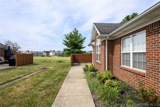 1933 Harmony Circle, Charlestown, IN 47111