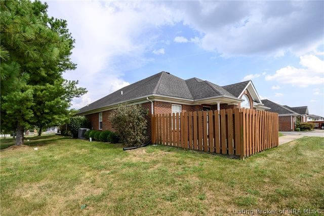 1933 Harmony Circle, Charlestown, IN 47111