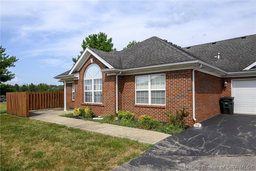 1933 Harmony Circle, Charlestown, IN 47111