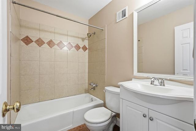 1042-B MARGATE CT, Sterling, VA 20164