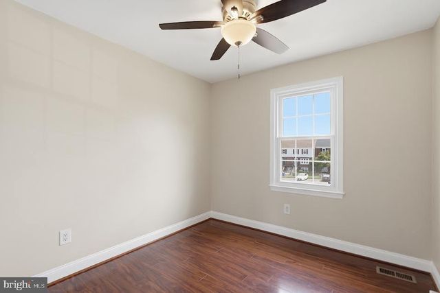 1042-B MARGATE CT, Sterling, VA 20164