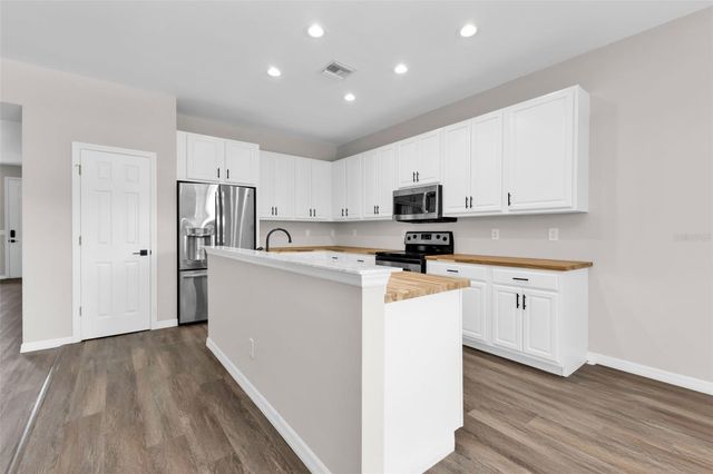 12711 SW PEMBROKE CIRCLE S, Lake Suzy, FL 34269