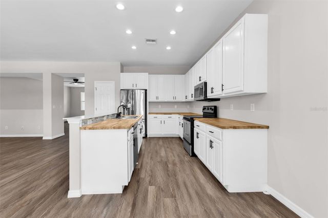 12711 SW PEMBROKE CIRCLE S, Lake Suzy, FL 34269