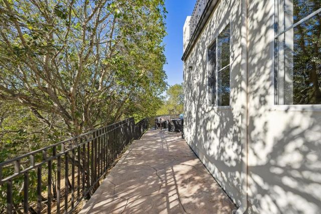 289 Kings Court, San Carlos, CA 94070