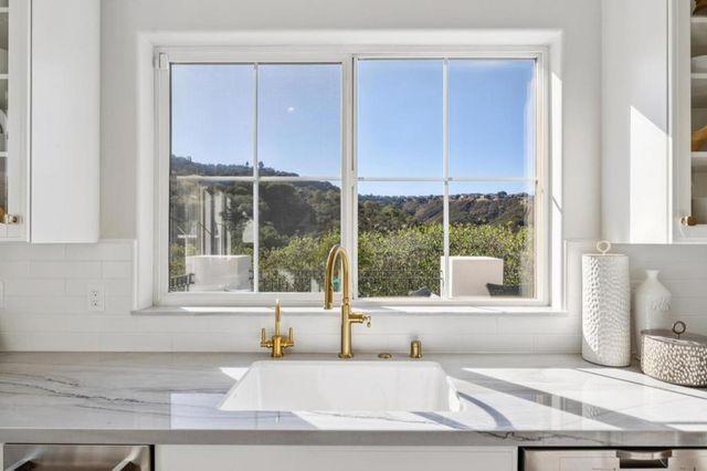 289 Kings Court, San Carlos, CA 94070