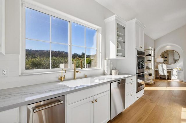 289 Kings Court, San Carlos, CA 94070