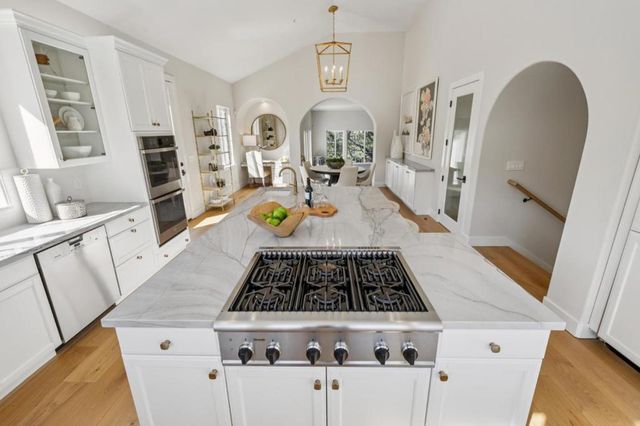 289 Kings Court, San Carlos, CA 94070