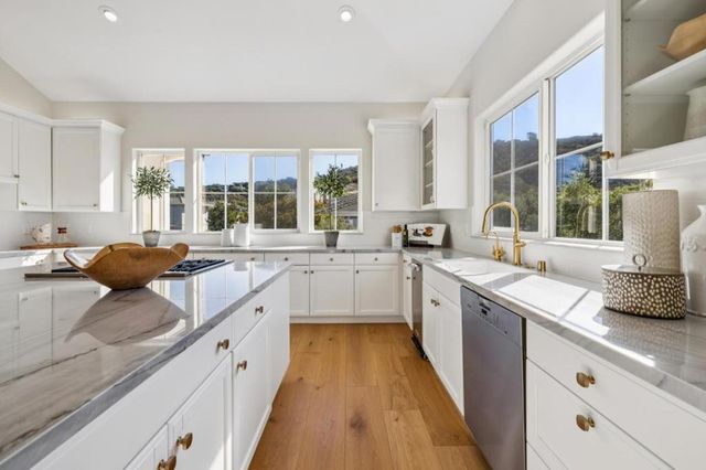 289 Kings Court, San Carlos, CA 94070