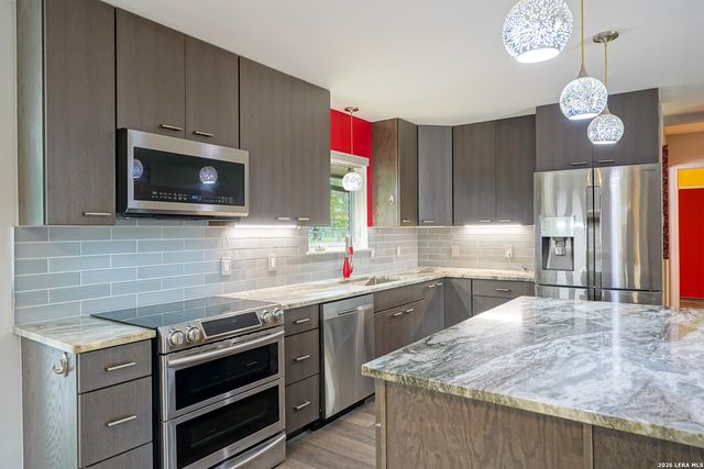 245 Windcrest Dr, Windcrest, TX 78239