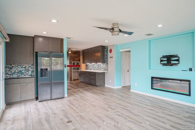 245 Windcrest Dr, Windcrest, TX 78239