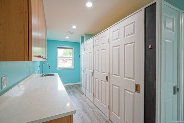 245 Windcrest Dr, Windcrest, TX 78239