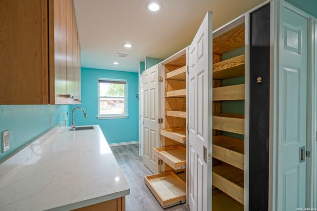 245 Windcrest Dr, Windcrest, TX 78239