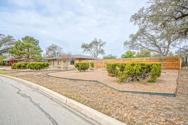 245 Windcrest Dr, Windcrest, TX 78239