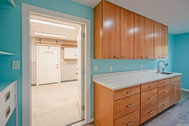 245 Windcrest Dr, Windcrest, TX 78239