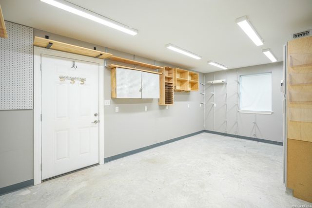 245 Windcrest Dr, Windcrest, TX 78239