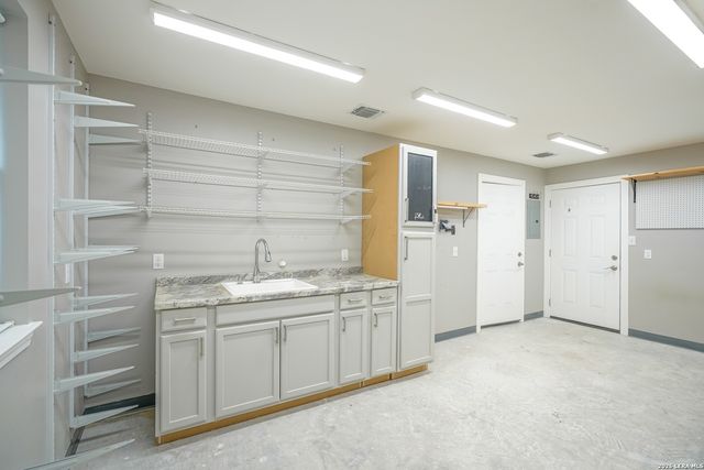 245 Windcrest Dr, Windcrest, TX 78239