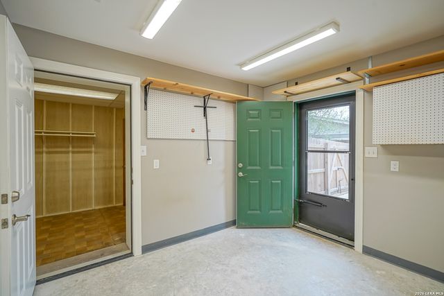 245 Windcrest Dr, Windcrest, TX 78239