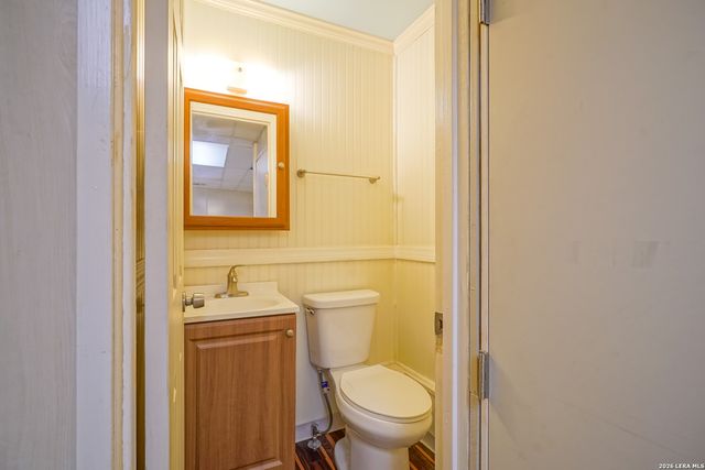 245 Windcrest Dr, Windcrest, TX 78239