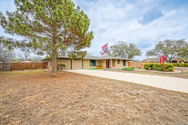 245 Windcrest Dr, Windcrest, TX 78239