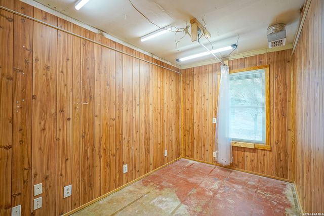 245 Windcrest Dr, Windcrest, TX 78239