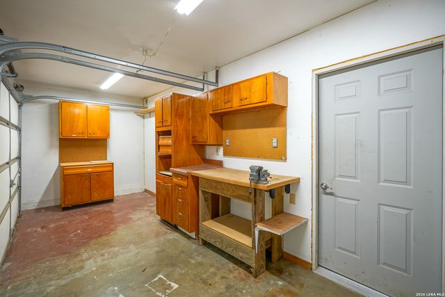 245 Windcrest Dr, Windcrest, TX 78239