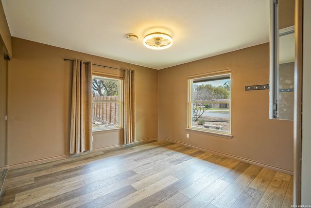 245 Windcrest Dr, Windcrest, TX 78239