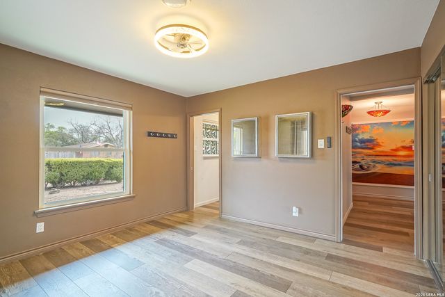 245 Windcrest Dr, Windcrest, TX 78239