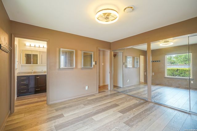 245 Windcrest Dr, Windcrest, TX 78239