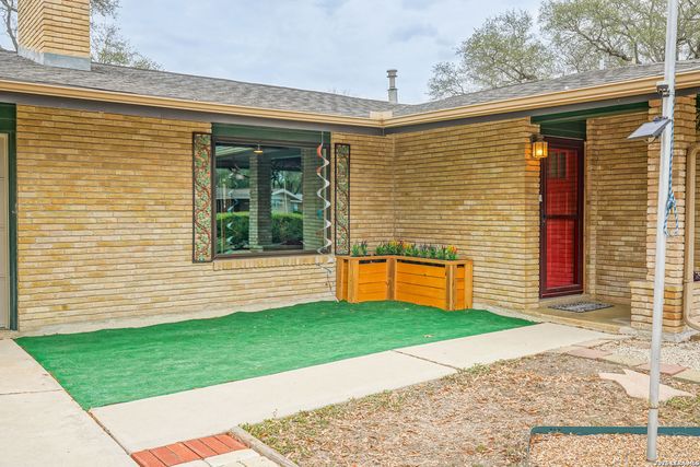 245 Windcrest Dr, Windcrest, TX 78239