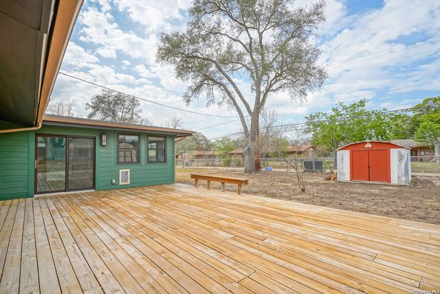 245 Windcrest Dr, Windcrest, TX 78239