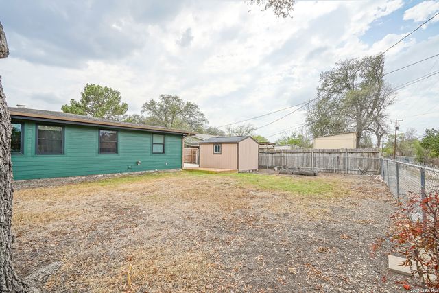 245 Windcrest Dr, Windcrest, TX 78239