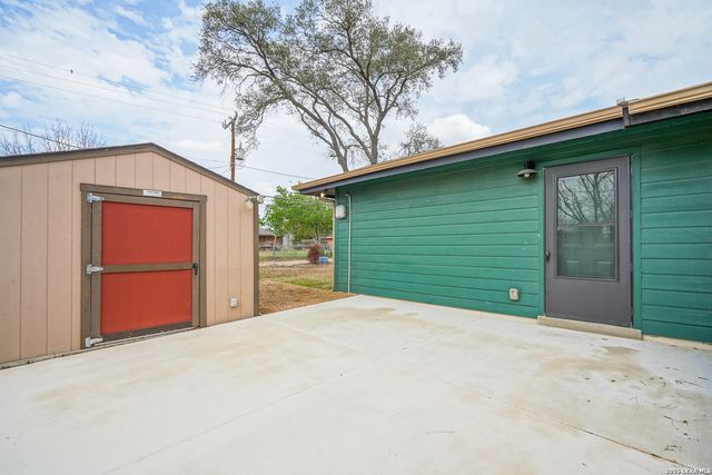 245 Windcrest Dr, Windcrest, TX 78239