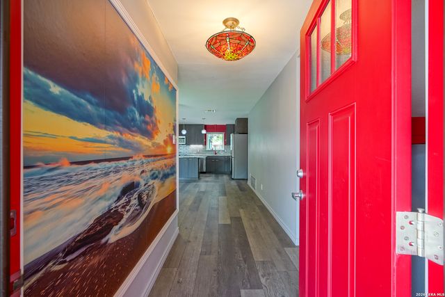 245 Windcrest Dr, Windcrest, TX 78239