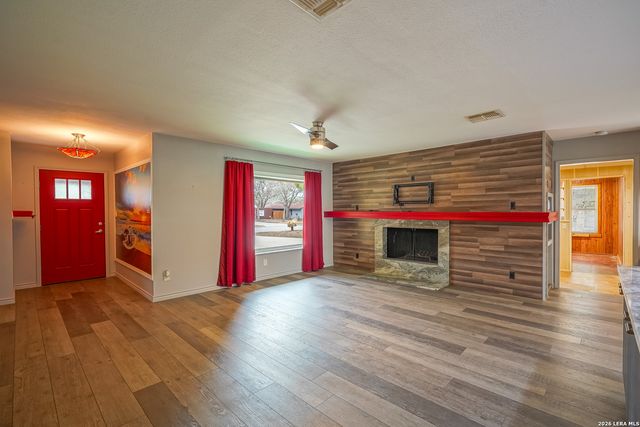 245 Windcrest Dr, Windcrest, TX 78239