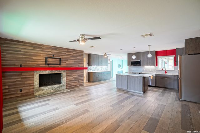 245 Windcrest Dr, Windcrest, TX 78239