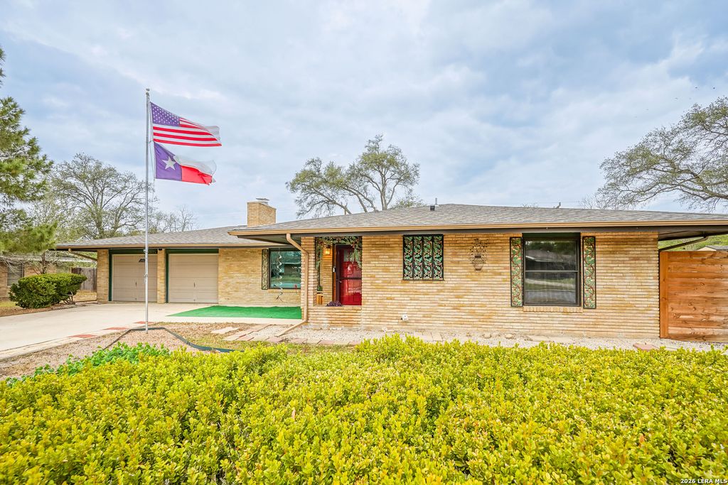 245 Windcrest Dr, Windcrest, TX 78239