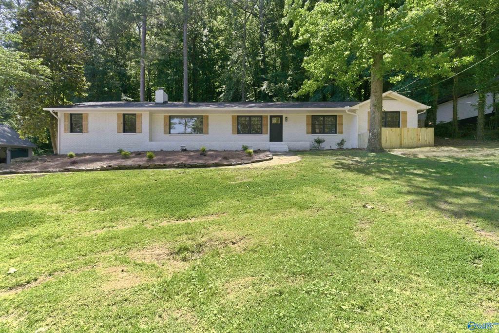1725 Forest Drive, Guntersville, AL 35976