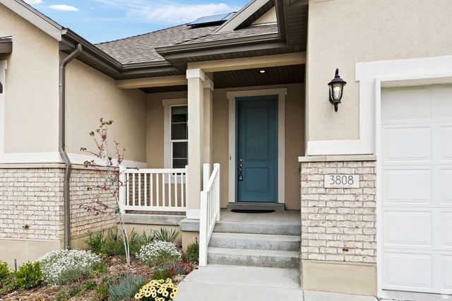 3808 W HOODED CRANE LN, Clinton, UT 84015