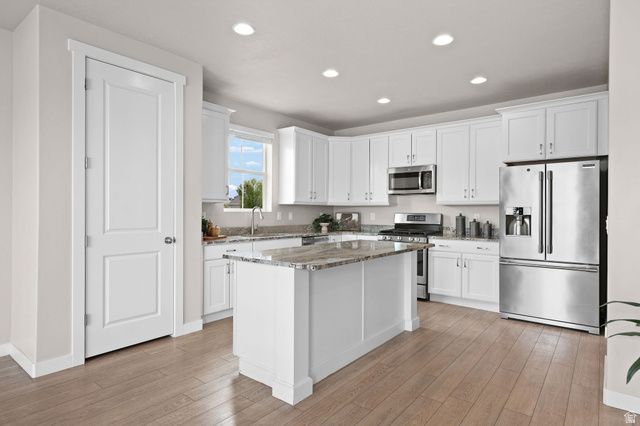 3808 W HOODED CRANE LN, Clinton, UT 84015