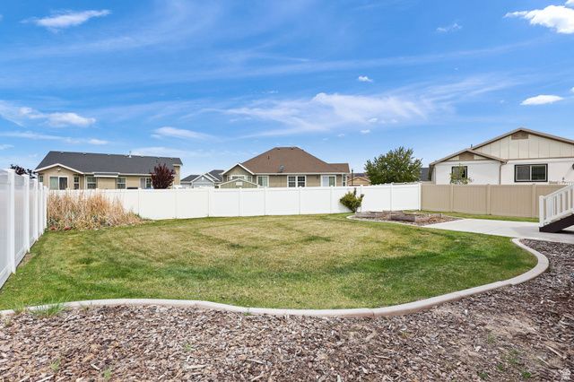 3808 W HOODED CRANE LN, Clinton, UT 84015