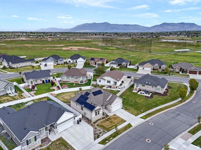 3808 W HOODED CRANE LN, Clinton, UT 84015