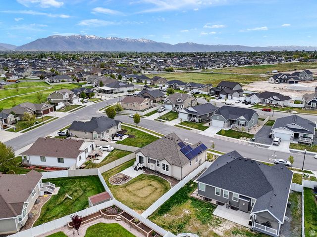 3808 W HOODED CRANE LN, Clinton, UT 84015