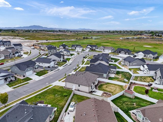 3808 W HOODED CRANE LN, Clinton, UT 84015