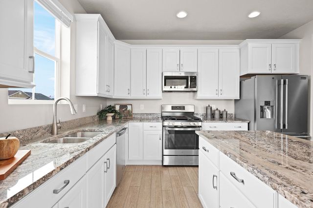 3808 W HOODED CRANE LN, Clinton, UT 84015