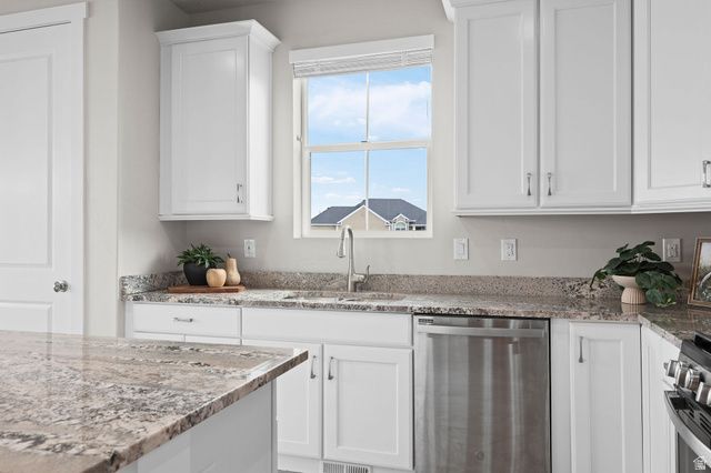 3808 W HOODED CRANE LN, Clinton, UT 84015