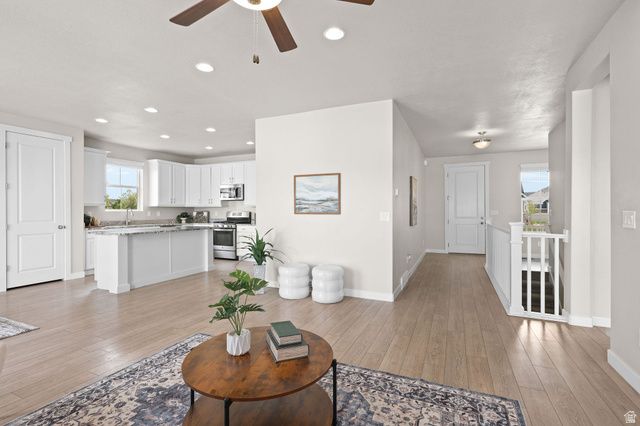 3808 W HOODED CRANE LN, Clinton, UT 84015