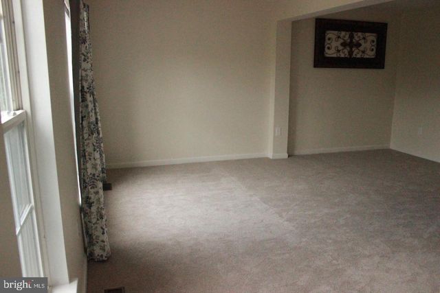 5 N SAVANNA DR, Pottstown, PA 19465