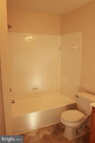 5 N SAVANNA DR, Pottstown, PA 19465