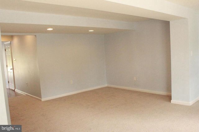 5 N SAVANNA DR, Pottstown, PA 19465